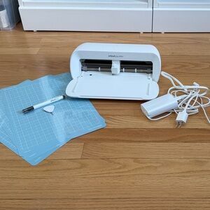 Cricut Joy Xtra Machine with 3 new Light Grip Blue Mats and Accessories